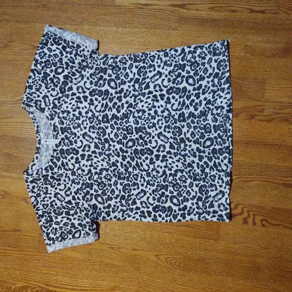 Cable & Gauge Snow Leopard Print Top - Picture 3 of 4